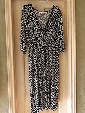 EUC Studio M Jersey Knit Abstract Chain Print Black & White V-Neck Dress Size 2X